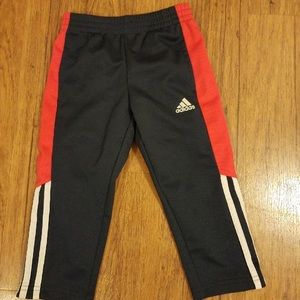 Adidas track pants (3T)